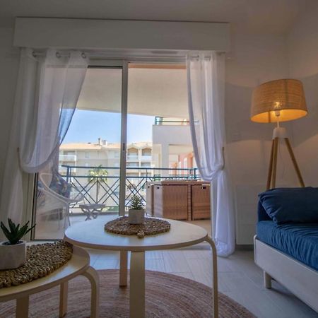 Bright Apt Of 32 M Renovated Near Town Fréjus Buitenkant foto